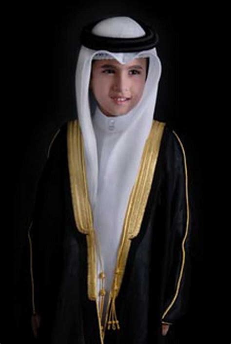 Traditional Dress of UAE - Emirati Traditional Clothing & Customs in ...