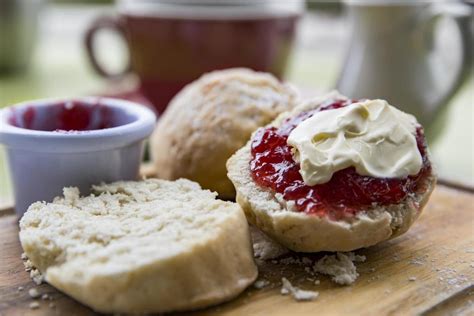 The Queen settles scone debate on whether jam or cream should go first ...