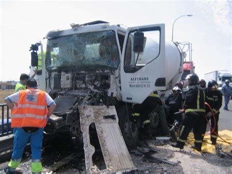 Bomberos de Fuenlabrada: Accidente de camión hormigonera en la A-42