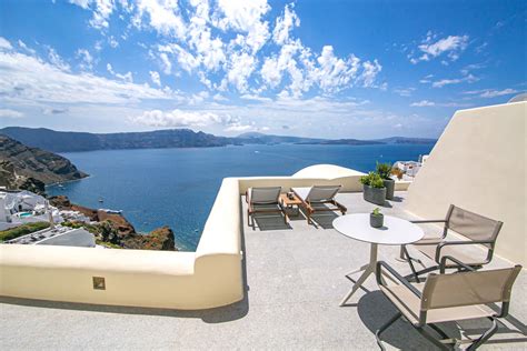 Luxury Villas Oia Santorini / Armeni Villas Oia Santorini / Caldera Views