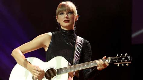 Taylor Swift gives new insight into her songwriting process