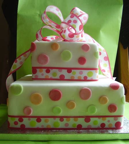 polka dot gift box cake | pretty gift box cake. I co-ordinat… | Flickr