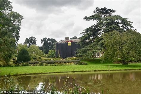 Greenpeace activists carry out protest at Rishi Sunak's Yorkshire home | Daily Mail Online