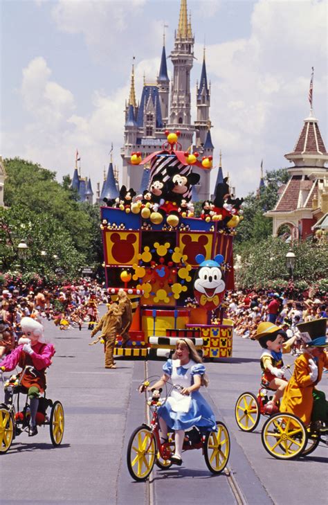 Disney Days of Past: Mickey Mania Parade at Magic Kingdom Park | Mickey ...