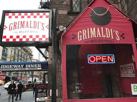 The Pastry Chef's Baking: NYC: Restaurant Review - Grimaldi's Pizza