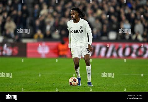 London, UK. 14th Dec, 2023. Jordy Makengo (SC Freiburg) during the West ...