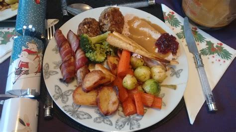 Traditional British Christmas dinner. : r/tonightsdinner