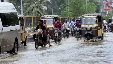 Heavy downpour floods roads, causes power outages in Karachi