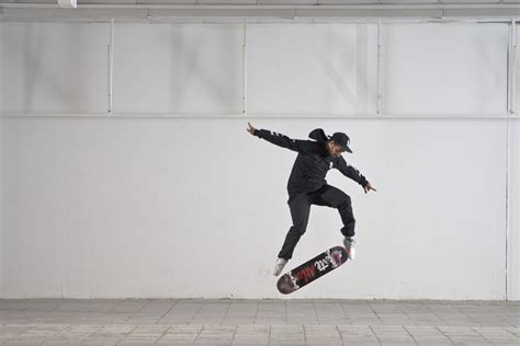 How To: Kickflip - Skateboard Trick Tip | skatedeluxe Blog