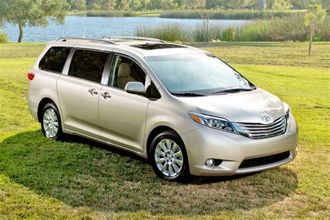 2017 Toyota Sienna Pricing - For Sale | Edmunds