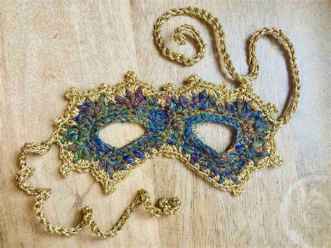 Mardi Gras Masque : Crochet Kitten