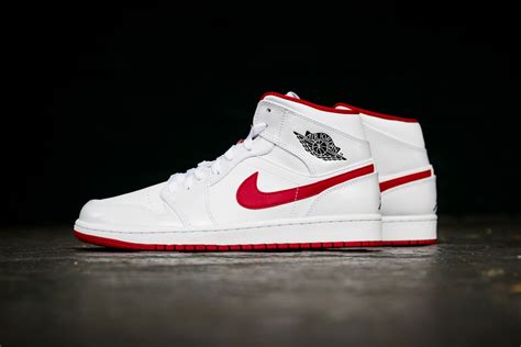 Air Jordan 1 Mid White/Gym Red | HYPEBEAST