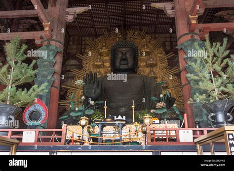 Tōdai-ji Eastern Great Temple, world's largest bronze statue of the Buddha Stock Photo - Alamy