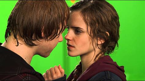 Ron and Hermione BTS Kiss / HP Wizards Collection - YouTube