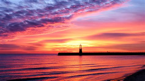 Free Sunset Screensavers and Wallpaper | Sunset landscape, Beach sunset ...