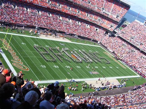 File:2008 Ohio State marching band spelling out Browns.JPG - Wikimedia Commons