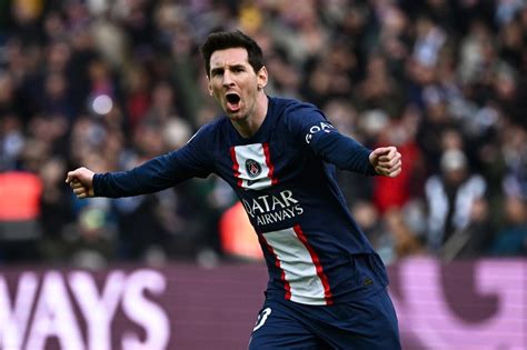 Lionel Messi snatches dramatic win for PSG after Neymar stretchered off ...