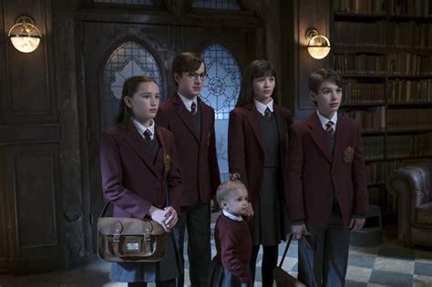 Who Plays the Quagmires in A Series of Unfortunate Events? | POPSUGAR ...