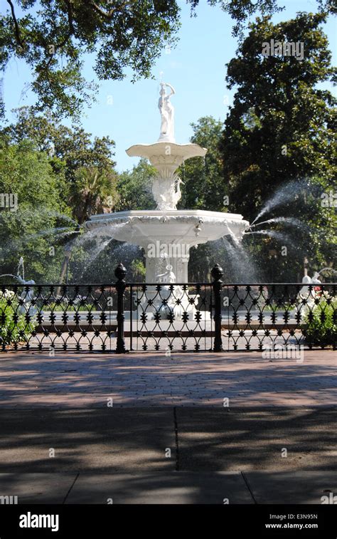 Fountain in Forsyth Park Stock Photo - Alamy