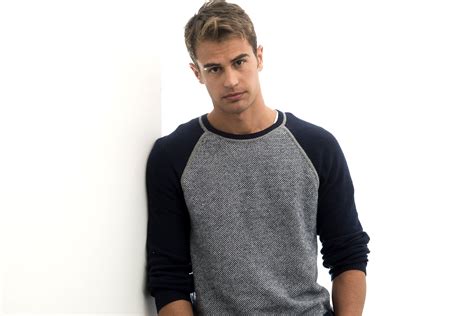 Theo James Wallpapers - Wallpaper Cave