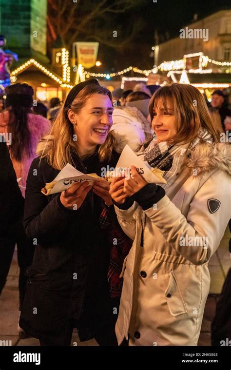 christmas market and festival of lights marburg b (u) y night,hesse,germany Stock Photo - Alamy