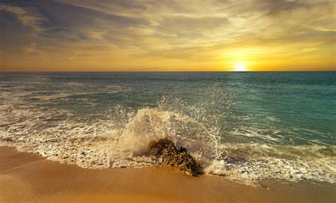 Ocean Waves Crashing on Shore during Sunset · Free Stock Photo