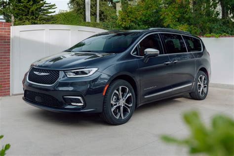 2021 Chrysler Pacifica Prices, Reviews, and Pictures | Edmunds