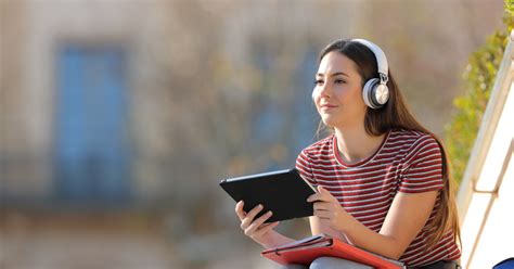 12 Fantastic Reasons to Listen to Audiobooks