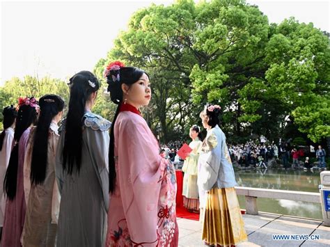 People in Traditional Costumes Celebrate Traditional Flower Festival in Fujian - All China Women ...