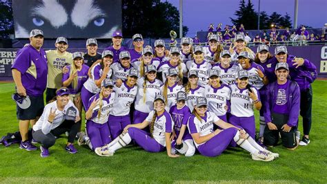 Husky softball into semifinals, needing 2 wins against Florida today (game thread) - UW Dawg Pound