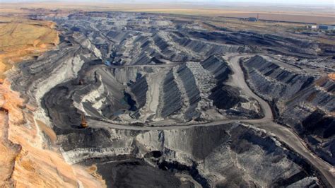 Coal commission keeps out of lignite mine expansion dispute – Euractiv