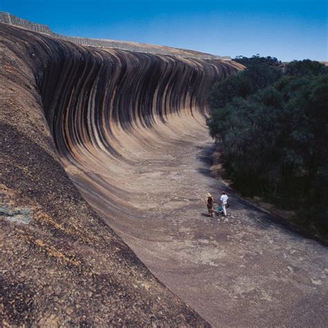 WORLD AMAZING FACTS: WAVE ROCKS