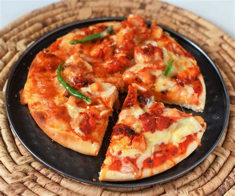 Chicken Tikka Pizza Recipe, How to make Chicken tikka pizza - Fas Kitchen