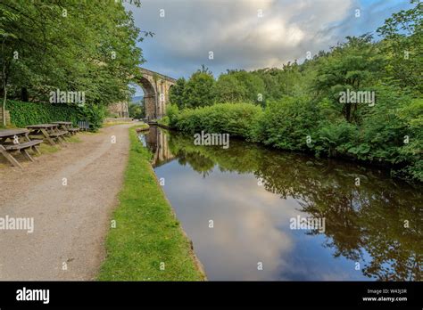 Uppermill canal hi-res stock photography and images - Alamy