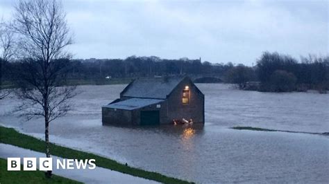 Scottish communities prepare for more floods - BBC News