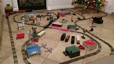 Lionel Train Set complete with track, controllers and transformers - YouTube