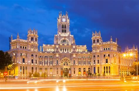 Free Photo | View of palacio de cibeles in evening. madrid