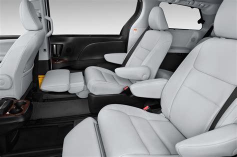 2015 Toyota Sienna Brings Refreshed Touchscreens + Dark New Nose with ...