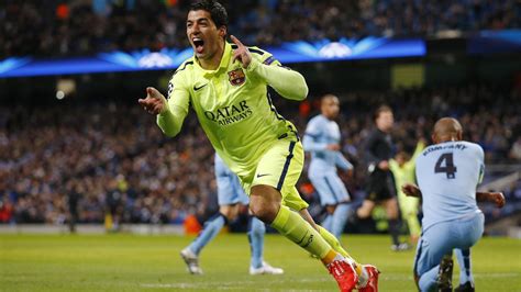 Luis Suarez strikes twice as Barcelona sink Manchester City - Eurosport