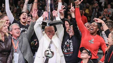 Mark Davis goes viral for dancing after winning WNBA championship ...