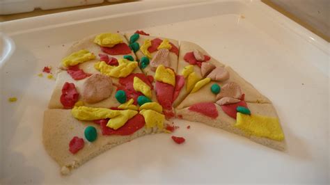 Make and Play: Playdough Pizza / Pica