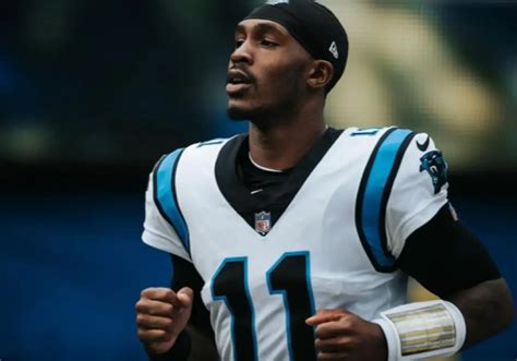 P.J. Walker será quarterback principal dos Panthers no TNF