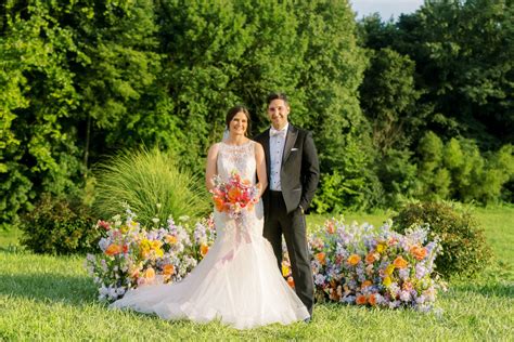 Georgie + Zach // White Chateau - Owensboro, KY // A colorful dream ...