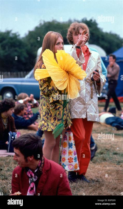 Hippies 1960s festival hi-res stock photography and images - Alamy