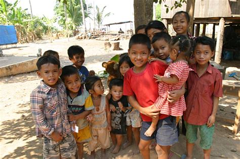 Cambodia - Village Life - 004 Happy Family - ImpulseAdventure - Photo ...