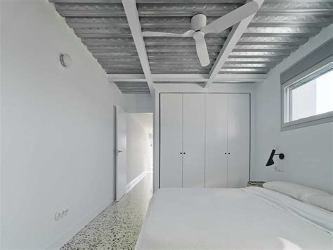 Modern Renovation Gives Life to an Old Construction