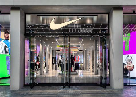 NIKE - Digital Sign in Barcelona - Digital Signage | Sign Installation ...