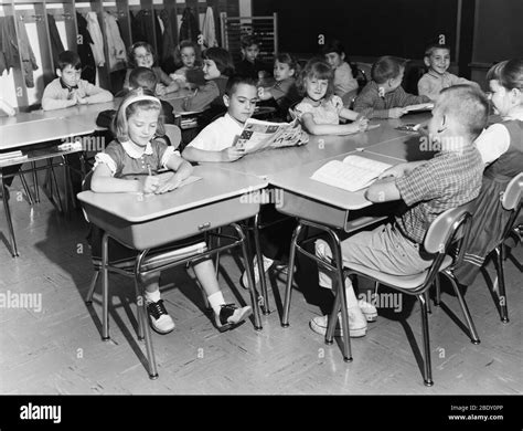 1950s classroom hi-res stock photography and images - Alamy