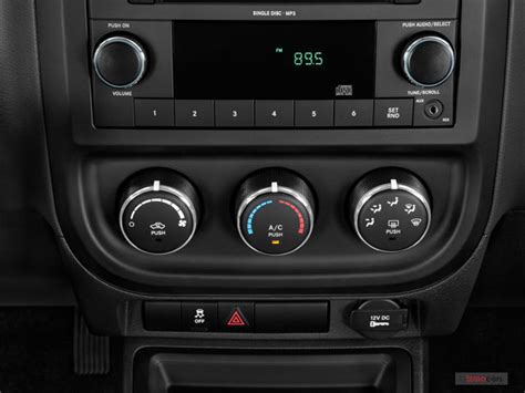 2015 Jeep Compass: 53 Interior Photos | U.S. News