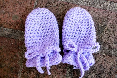 Katie Cooks and Crafts: Easy No Seam Thumbless Baby Mittens ~ No ...